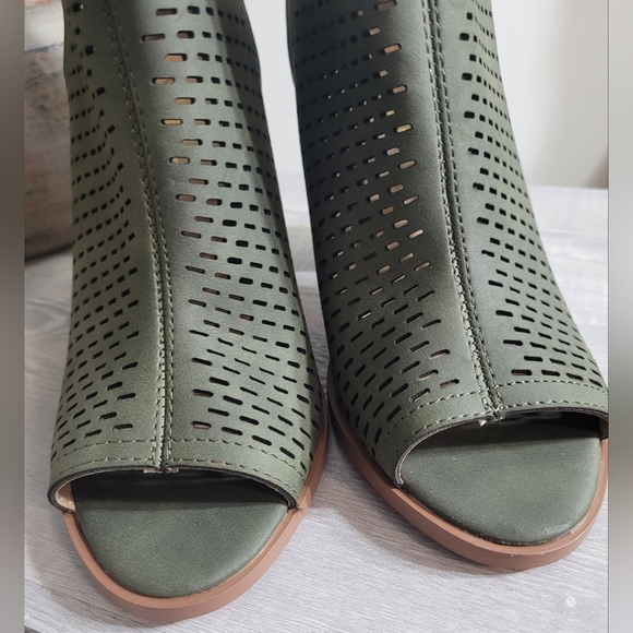RESTRICTED Perforated Olive Peep Toe Ankle Booties 6.5 - Picture 5 of 5